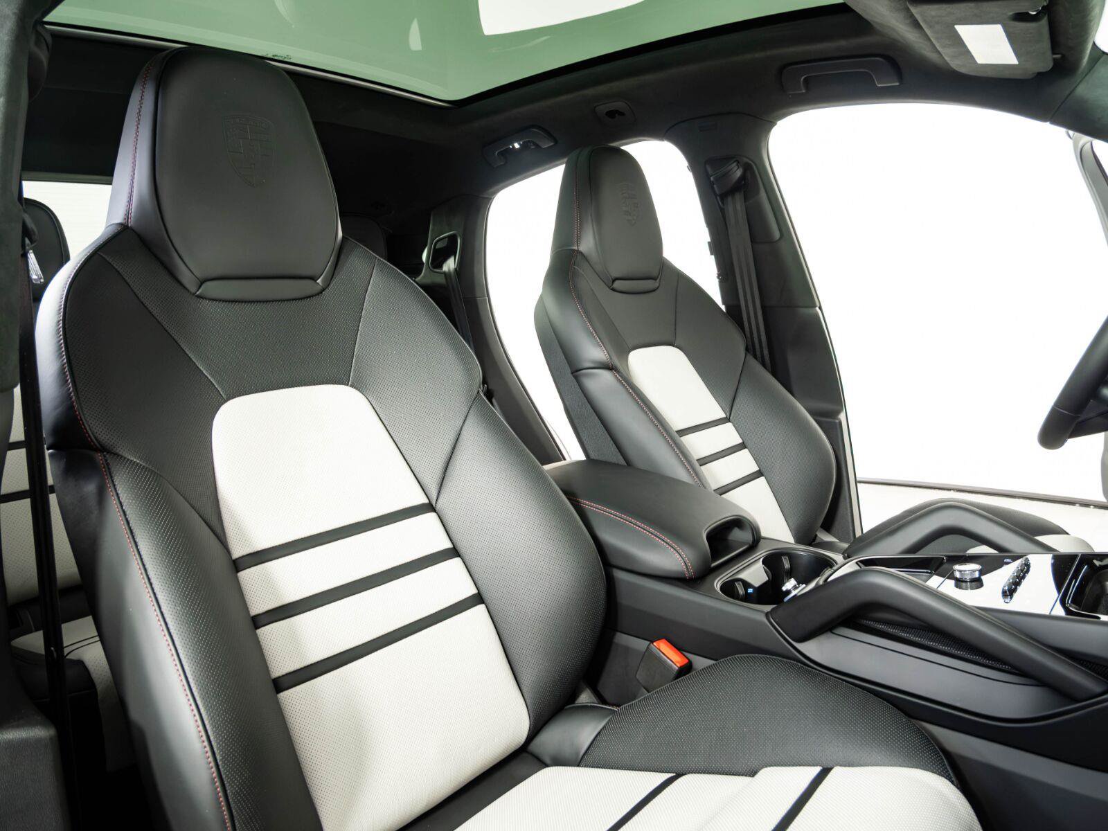 Certified 2026 Porsche Cayenne GTS AWD/4WD image 24