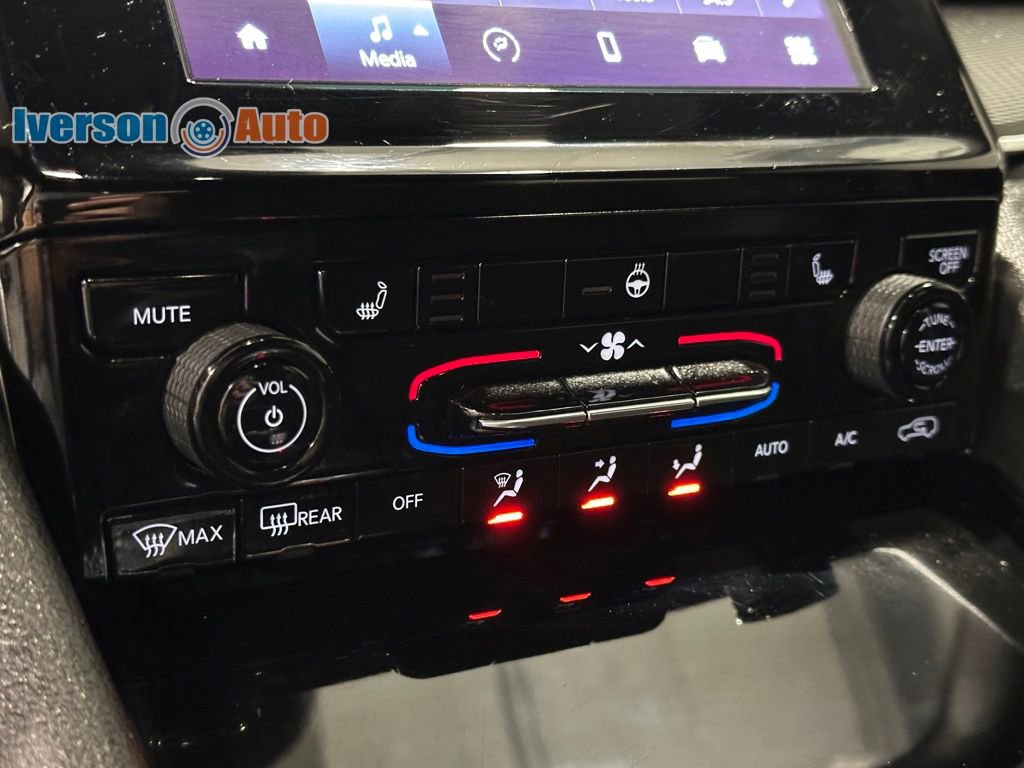 Used 2023 Jeep Grand Cherokee Altitude image 21