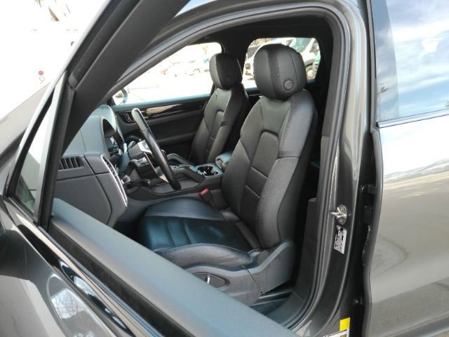 Used 2020 Porsche Cayenne AWD/4WD image 14