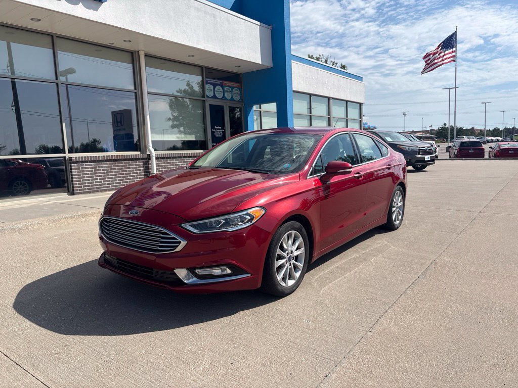 Used 2017 Ford Fusion SE w/ Fusion SE Technology Package