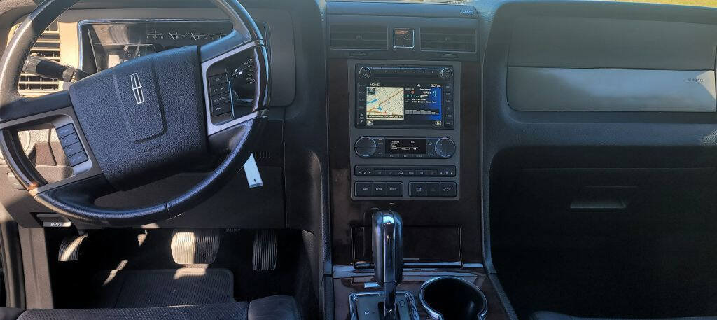 Used 2014 Lincoln Navigator L 2WD image 18