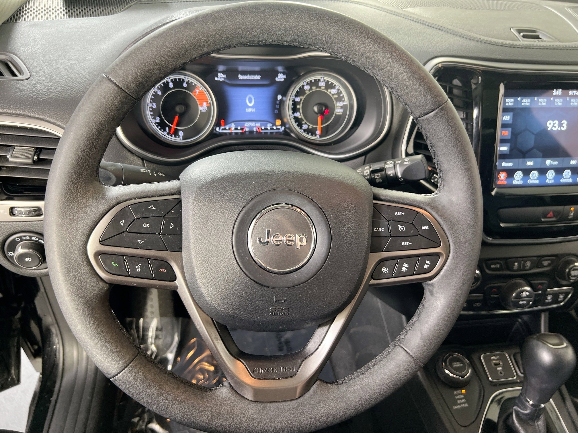 Used 2022 Jeep Cherokee Limited w/ Mopar Interior Package image 11