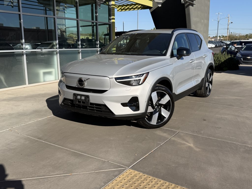 Used 2023 Volvo XC40 Recharge Ultimate AWD/4WD image 2