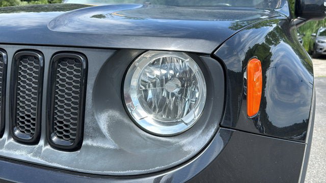 Used 2016 Jeep Renegade Latitude AWD/4WD image 9