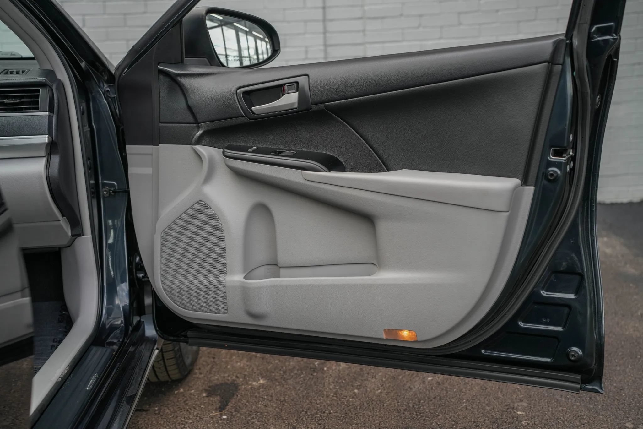 Used 2014 Toyota Camry LE FWD image 24