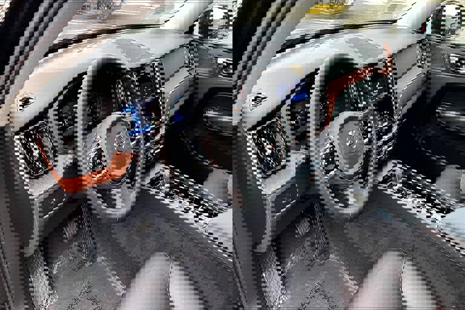 Certified 2024 Volvo XC60 B5 Plus w/ Climate Package image 17