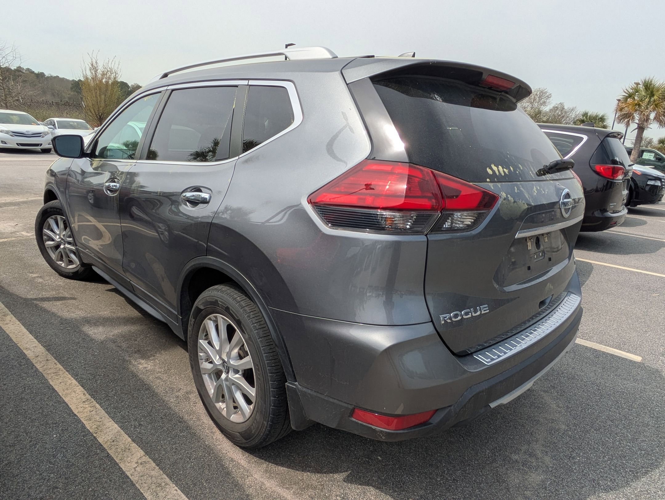 Used 2017 Nissan Rogue SV FWD image 5