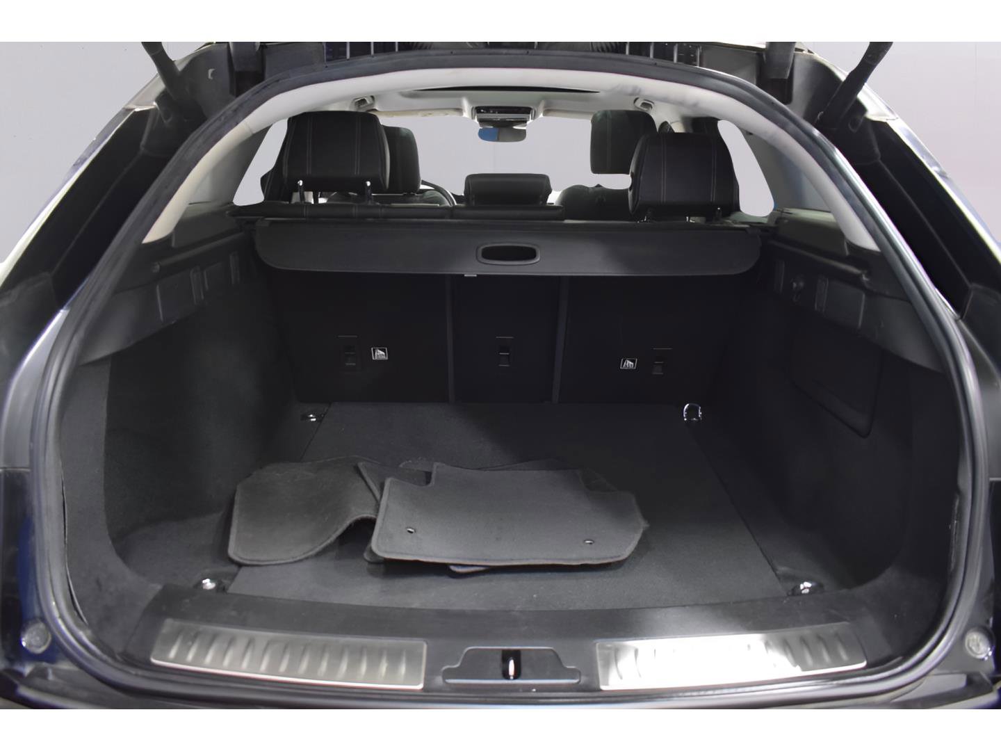 Used 2019 Land Rover Range Rover Velar S AWD/4WD image 16