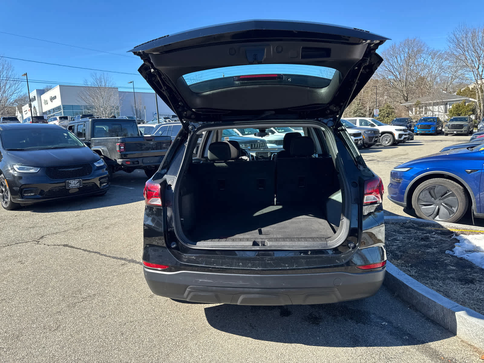 Used 2023 Chevrolet Equinox LS w/ Midnight Edition image 33