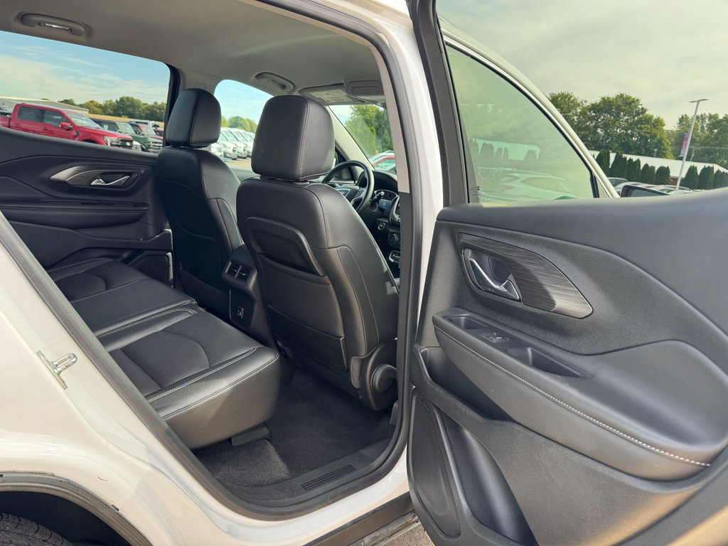 Used 2023 GMC Terrain SLT image 15
