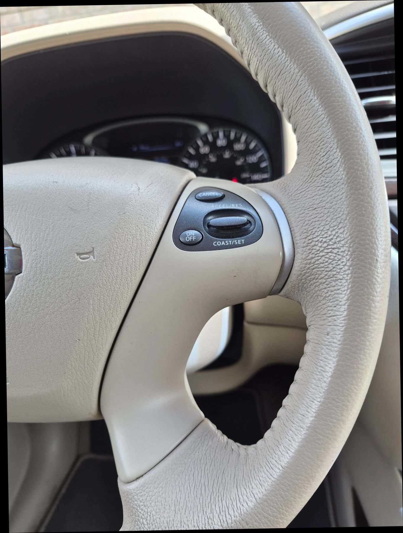 Used 2014 Nissan Pathfinder Platinum w/ Platinum Premium Package FWD image 16