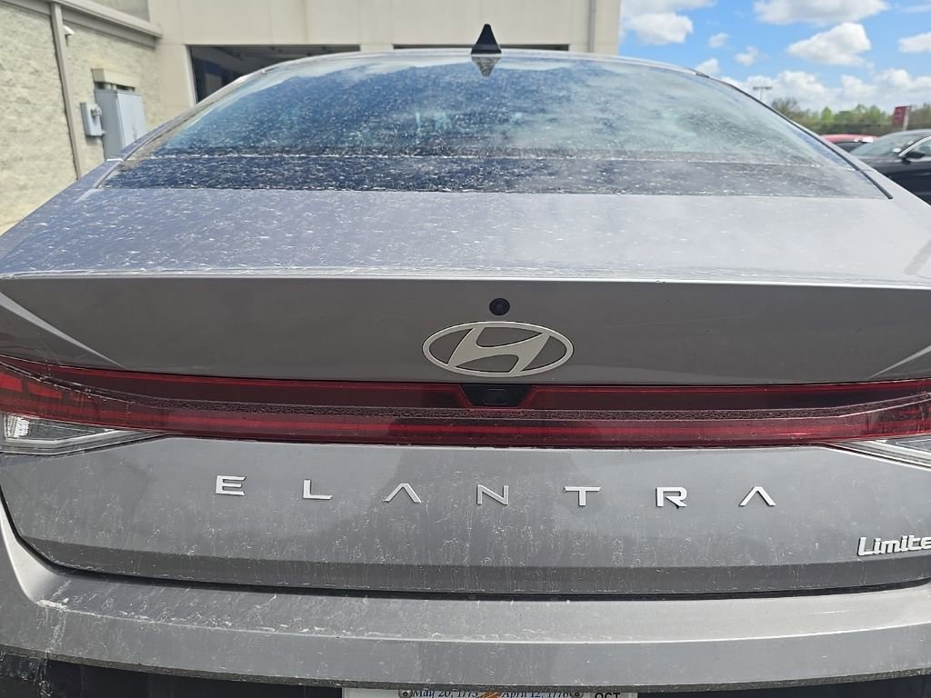 Used 2025 Hyundai Elantra Limited image 15