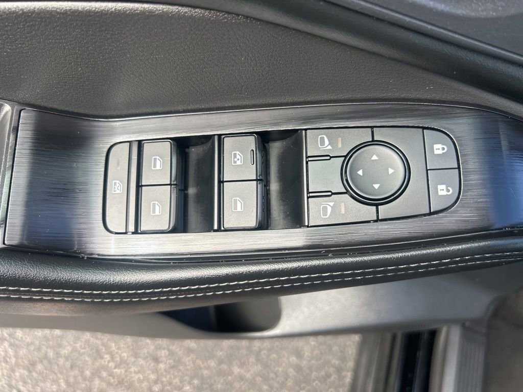 Used 2025 Nissan Rogue SV image 15