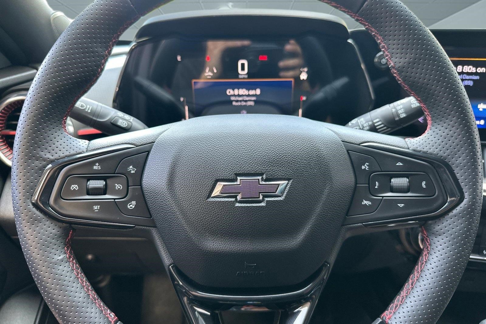 Used 2025 Chevrolet Trax RS w/ Sunroof Package image 16