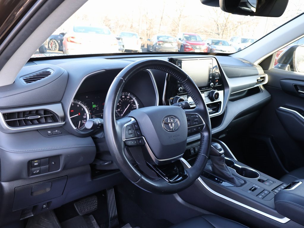 Used 2020 Toyota Highlander XLE image 17