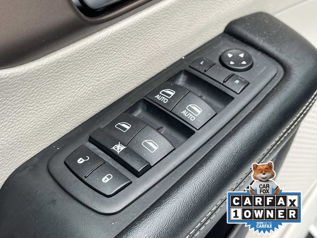 Used 2023 Chrysler Voyager LX image 25