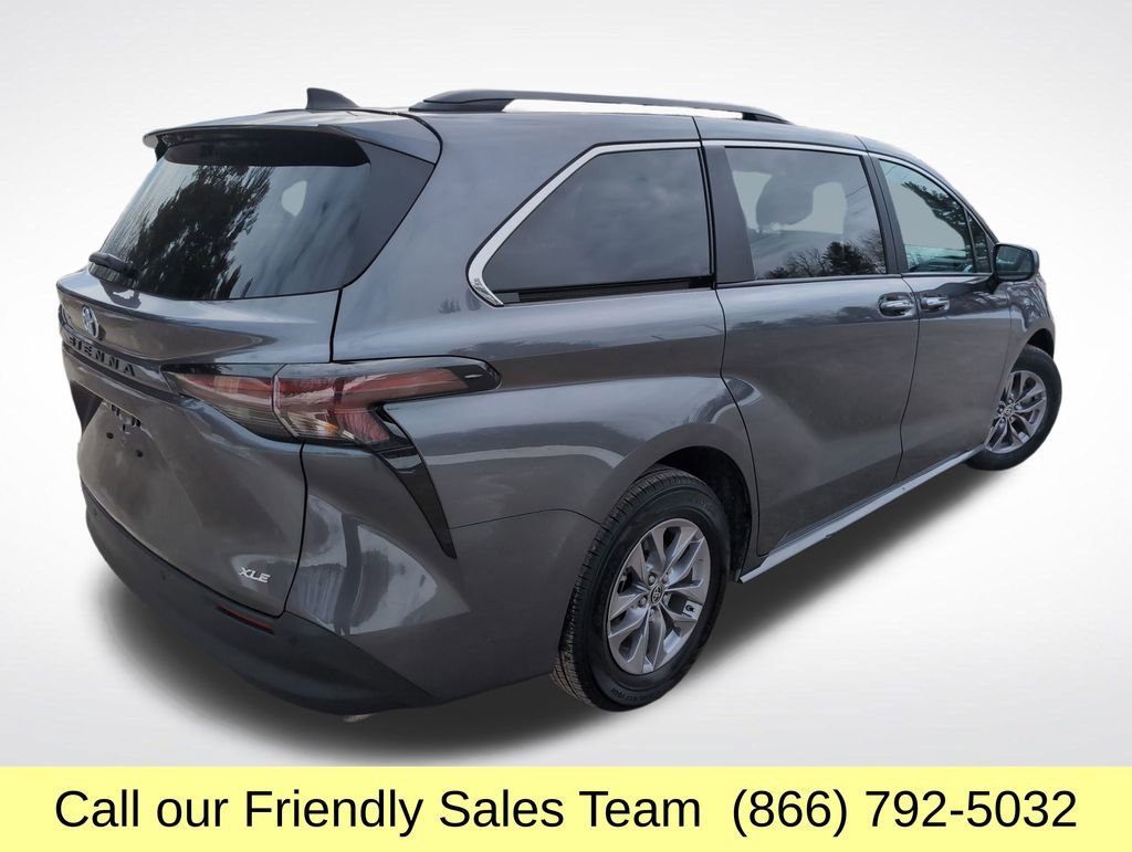 Certified 2025 Toyota Sienna XLE image 6