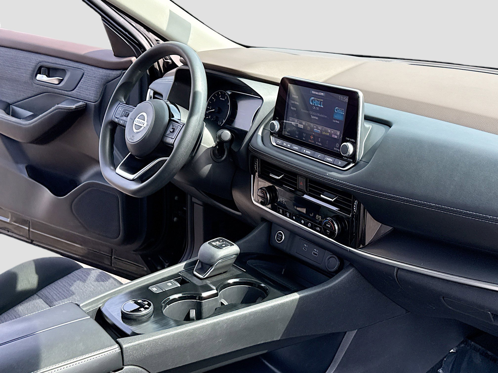 Used 2021 Nissan Rogue SV image 5