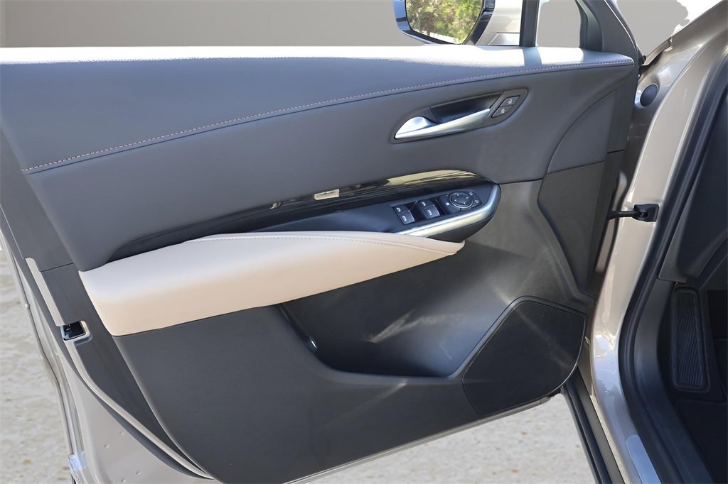 Certified 2024 Cadillac XT4 Luxury w/ Cold Weather Package image 22