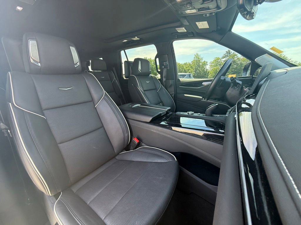 Used 2024 Cadillac Escalade Sport w/ LPO, ONYX Package AWD/4WD image 31