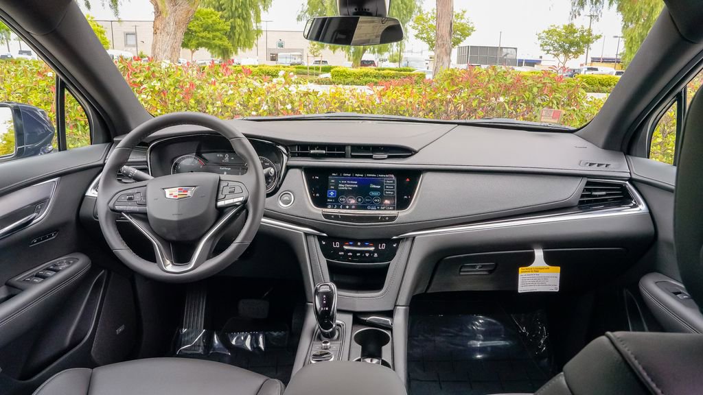 Certified 2025 Cadillac XT6 Luxury image 19