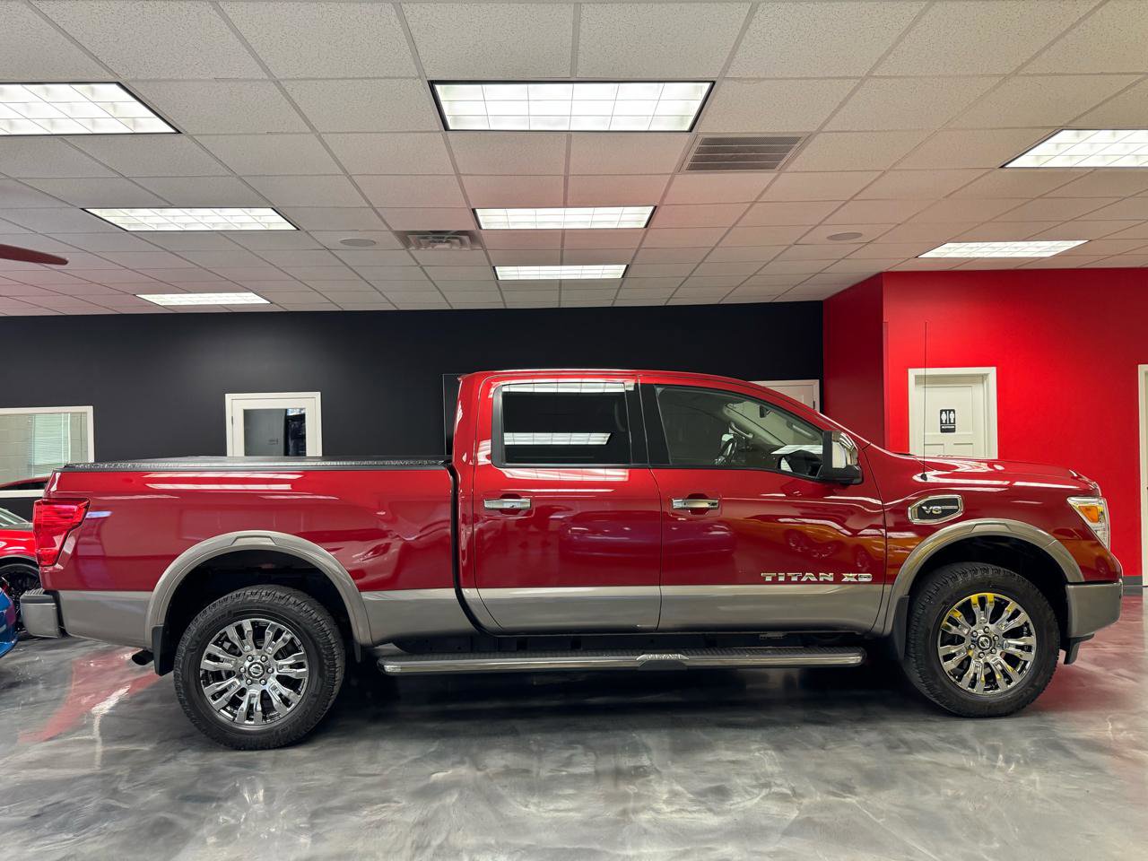 Used 2019 Nissan Titan Platinum Reserve AWD/4WD image 7