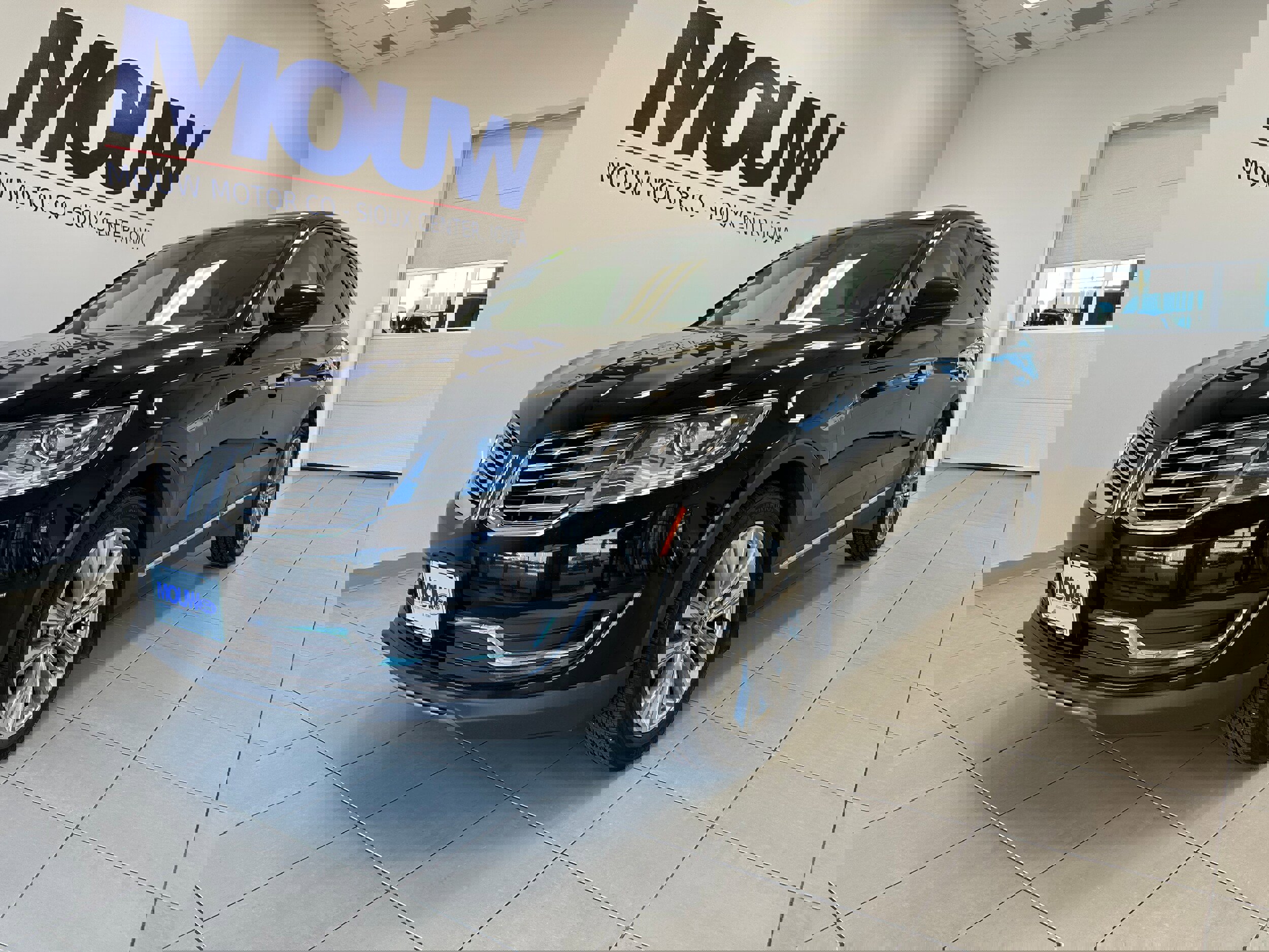 Used 2016 Lincoln MKX Reserve w/ Driver Assistance Package image 2