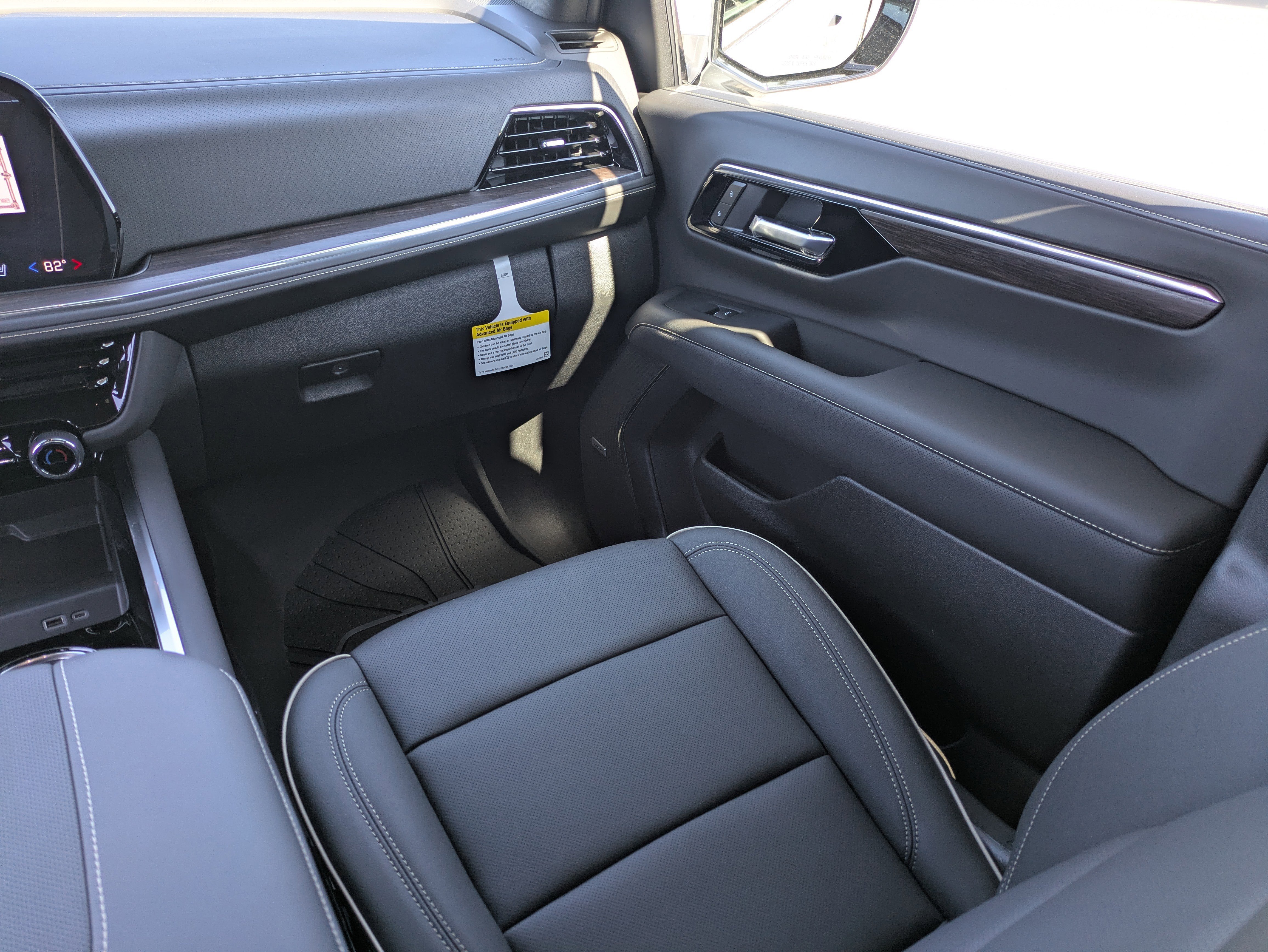 New 2026 Chevrolet Suburban Premier RWD image 18