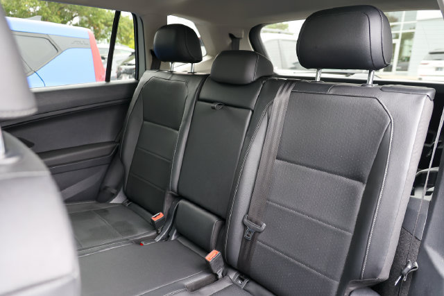 Used 2018 Volkswagen Tiguan SE w/ Panoramic Sunroof Package AWD/4WD image 29
