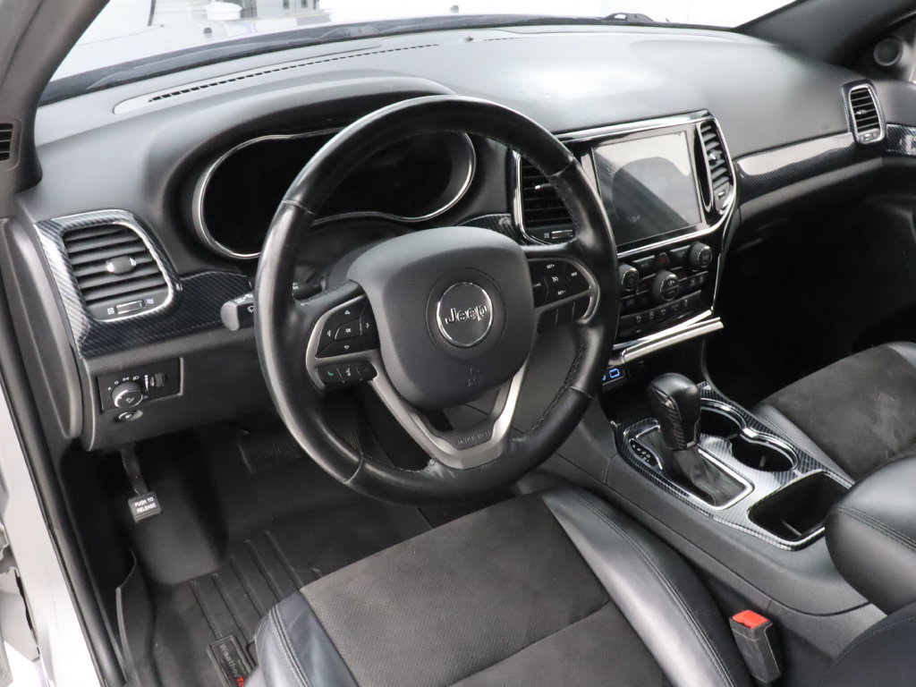 Used 2020 Jeep Grand Cherokee Altitude RWD image 12