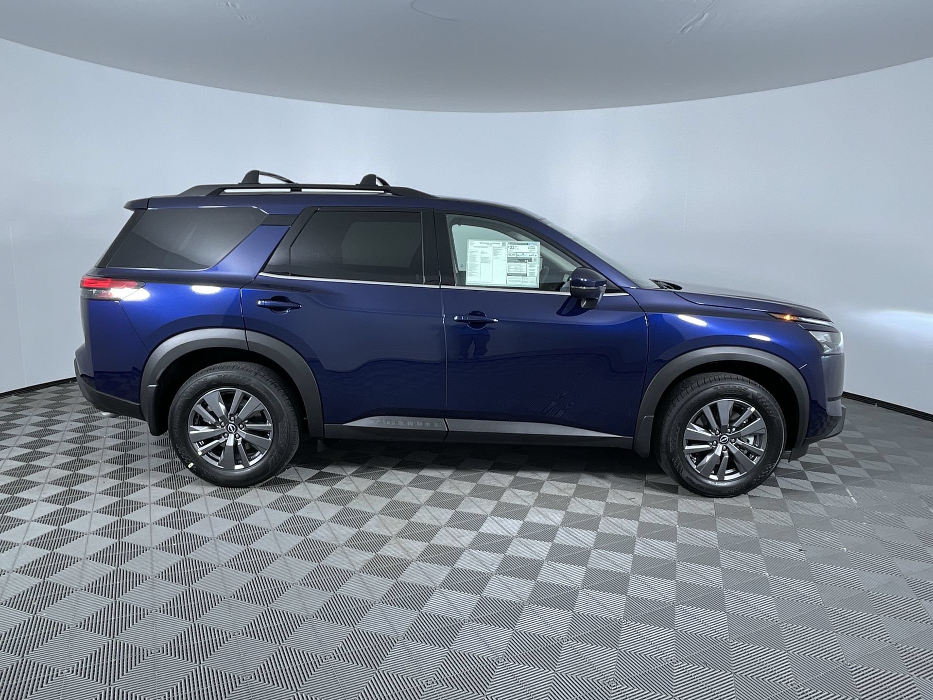 Certified 2025 Nissan Pathfinder SV w/ Black Appearance Package AWD/4WD image 10