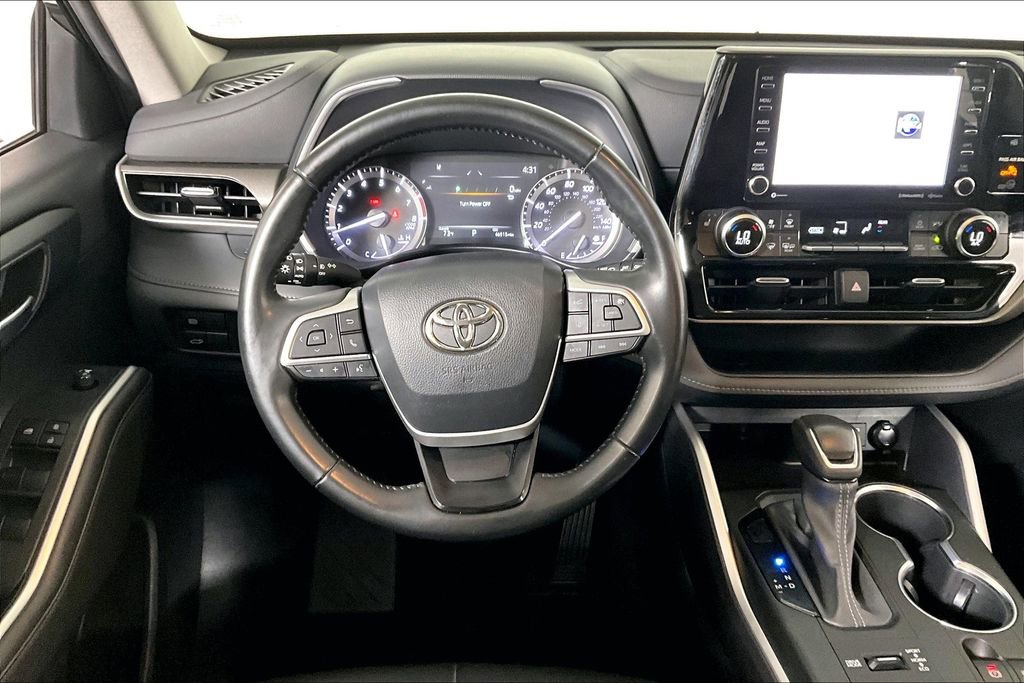 Used 2022 Toyota Highlander XLE image 5