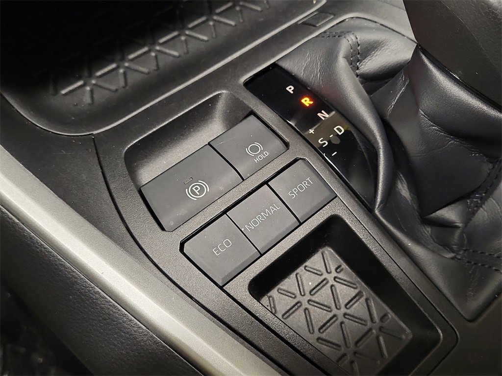 Used 2022 Toyota RAV4 LE image 23