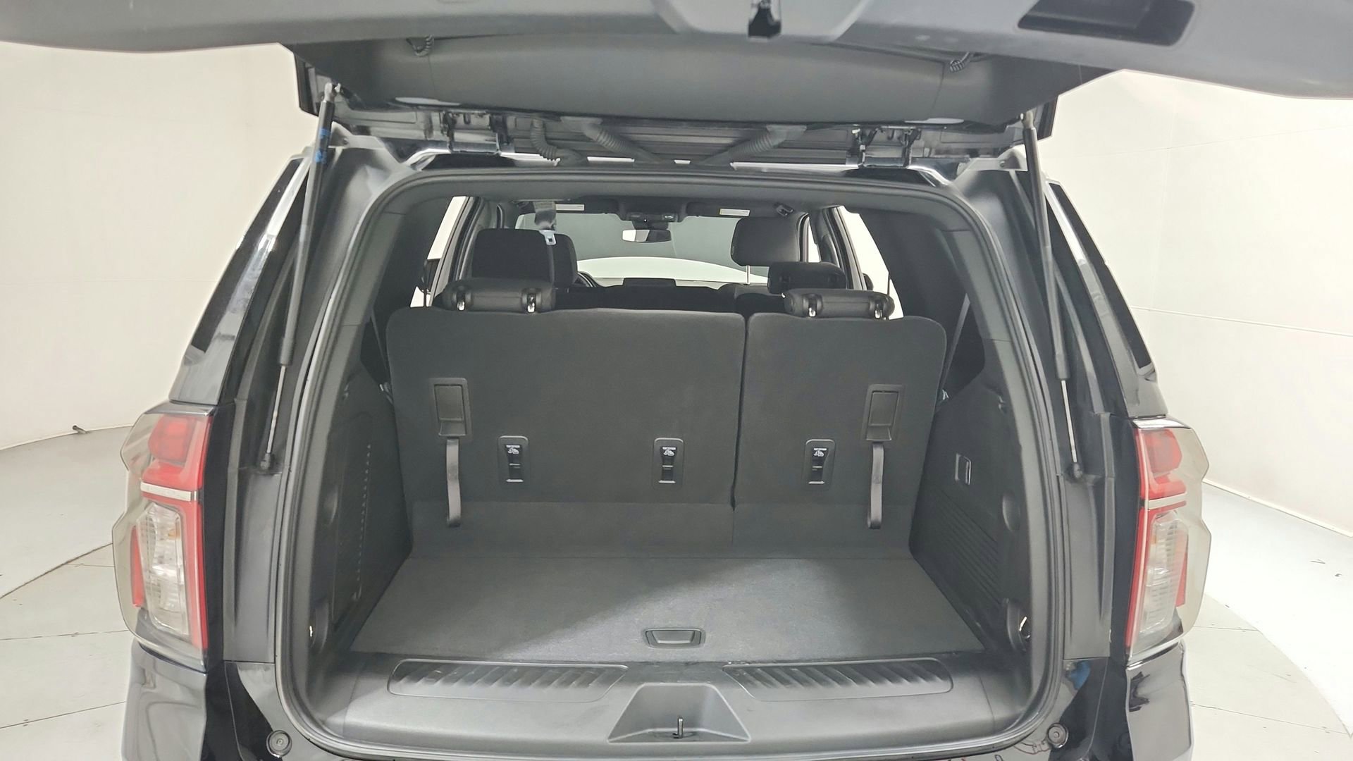 Used 2023 Chevrolet Tahoe LS AWD/4WD image 25