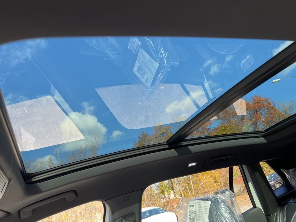 New 2026 Volkswagen Tiguan SEL R-Line image 15