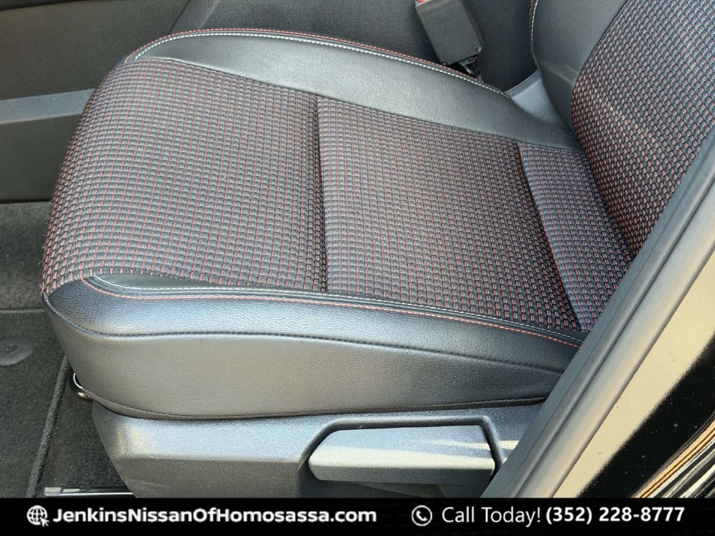 Used 2025 Nissan Kicks SR w/ SR Premium Package FWD image 15
