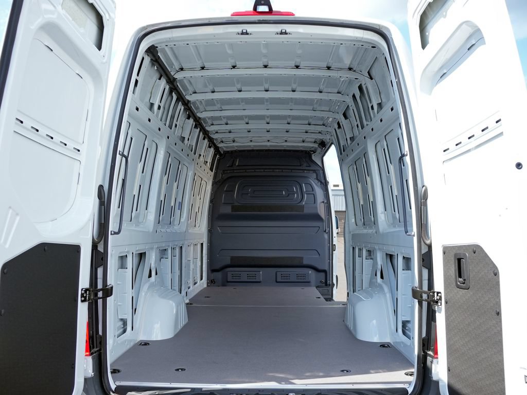 New 2025 Mercedes-Benz eSprinter 170 Cargo image 5