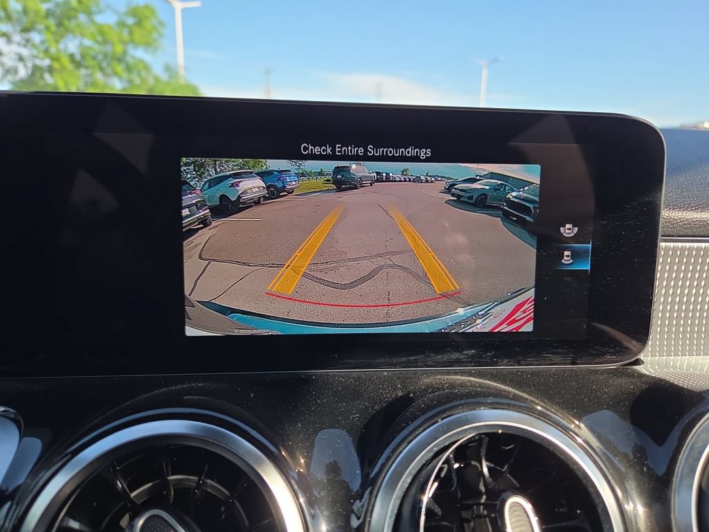 Used 2023 Mercedes-Benz GLB 250 4MATIC w/ Premium Package image 23