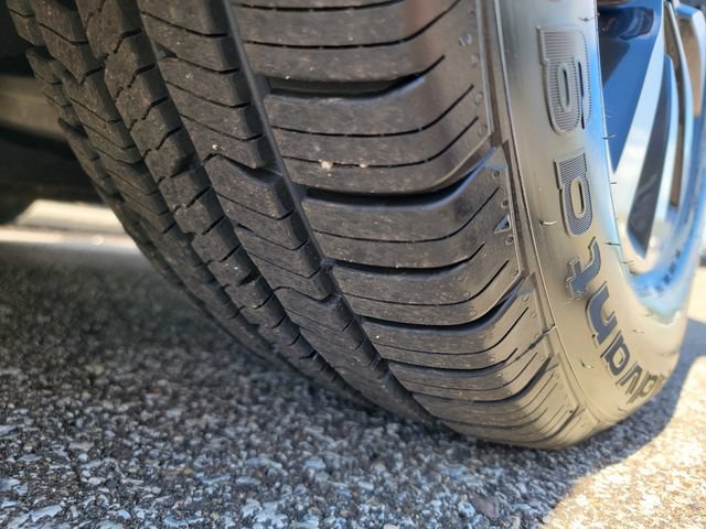 Used 2023 Chrysler Pacifica Touring-L FWD image 18