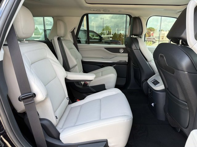 New 2026 Lincoln Navigator Reserve AWD/4WD image 22