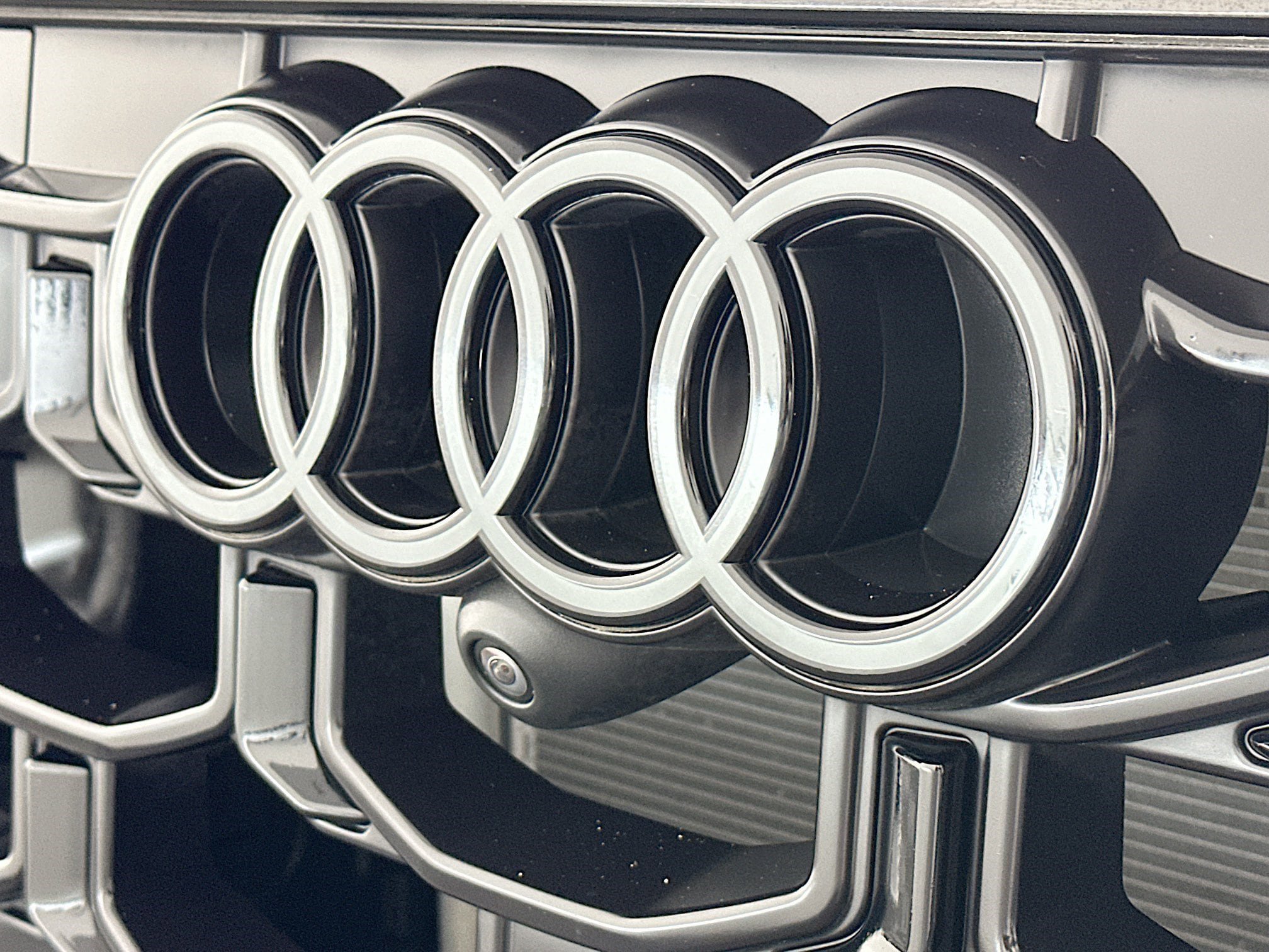 Used 2024 Audi Q8 Prestige w/ Prestige Package AWD/4WD image 33