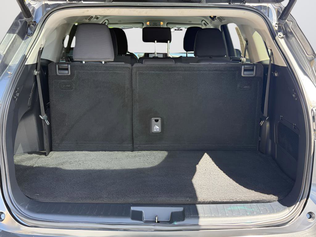 Used 2023 Toyota Highlander LE image 32