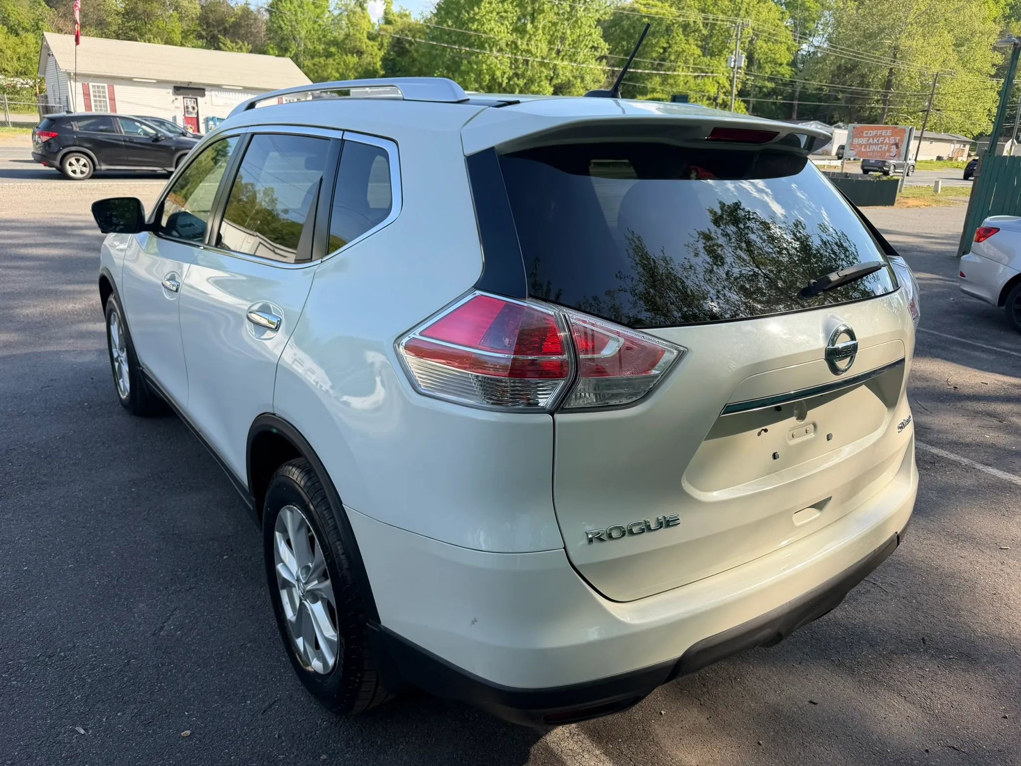Used 2015 Nissan Rogue SV w/ SV Premium Package AWD/4WD image 10