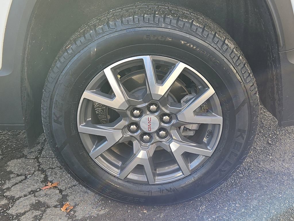 Used 2023 GMC Acadia SLE image 12