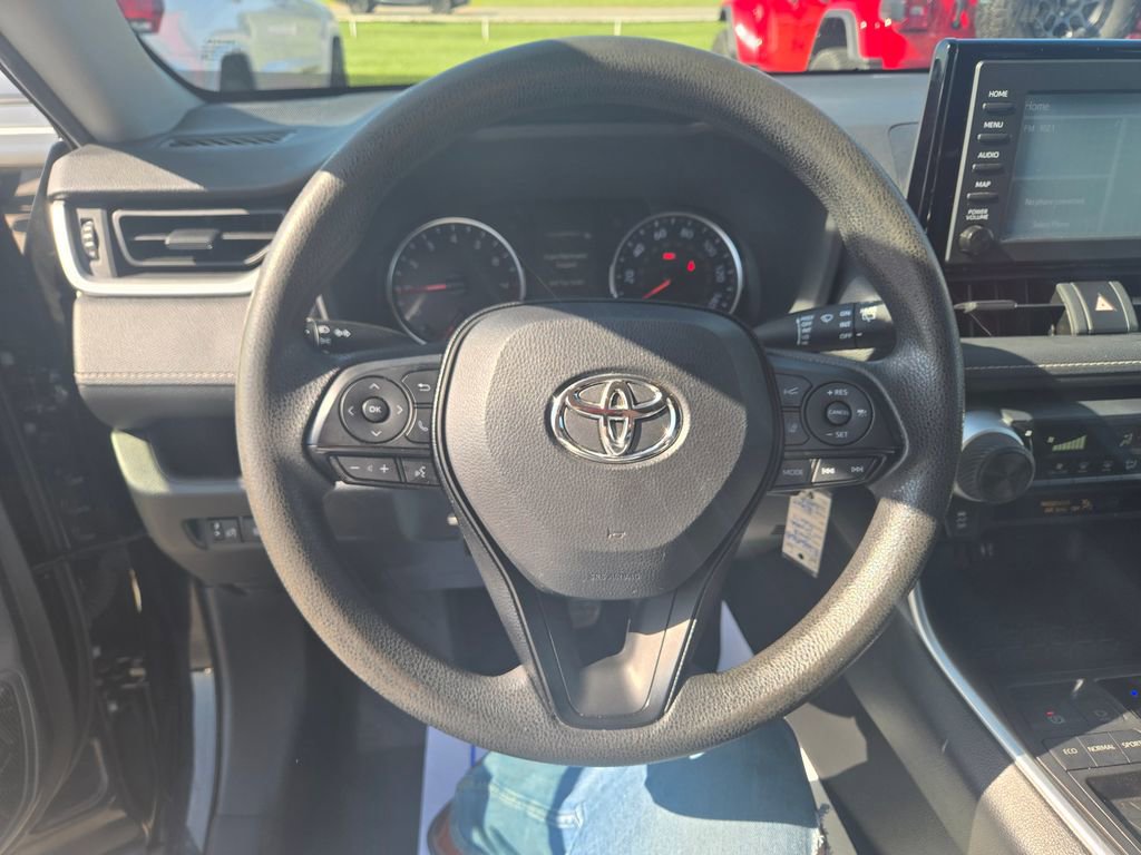 Used 2019 Toyota RAV4 LE FWD image 10