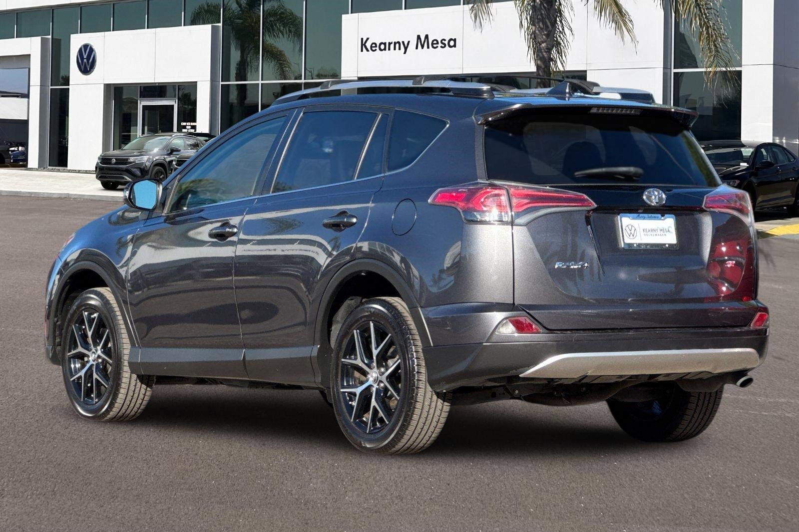 Used 2016 Toyota RAV4 SE image 6