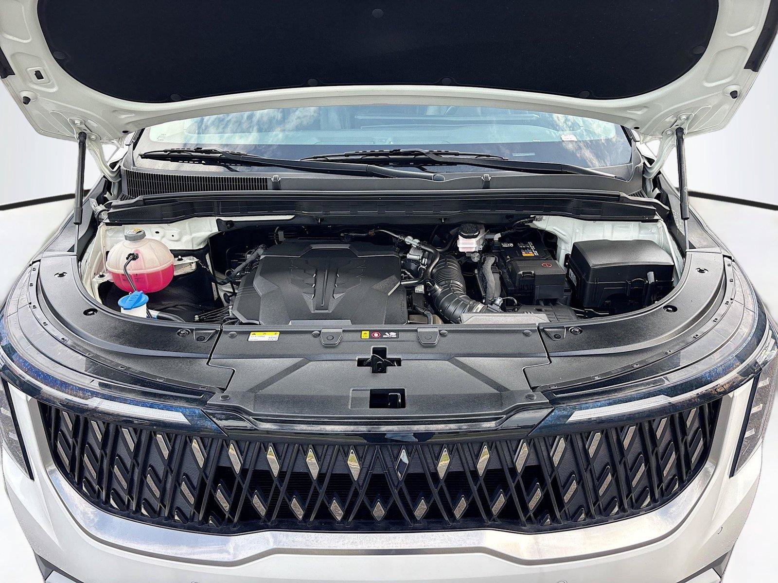 Used 2025 Kia Carnival FWD image 35