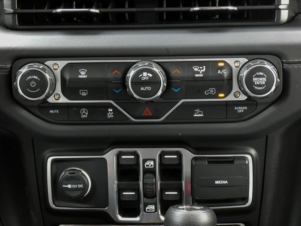 Used 2025 Jeep Wrangler Unlimited Rubicon image 13