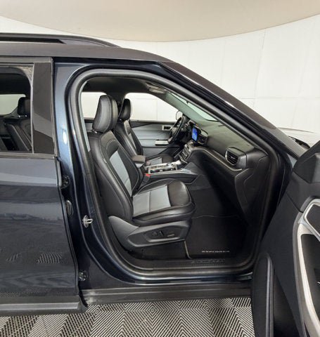 Used 2023 Ford Explorer XLT w/ Equipment Group 202A RWD image 5