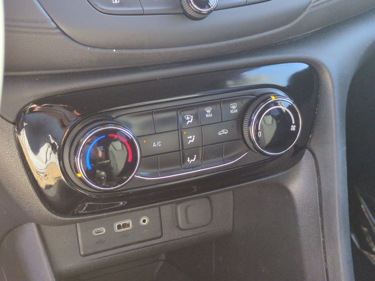 Used 2022 Buick Encore GX Preferred w/ Sport Touring Package FWD image 25